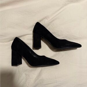 Elegant Black Velour Women's Pumps